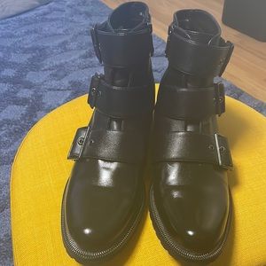 Size 11 black leather three strap moto boot by blondo